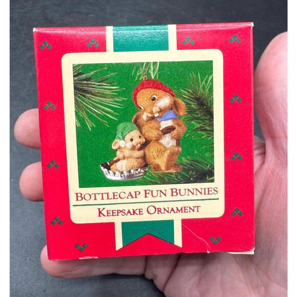 1985 Hallmark Keepsake Christmas Ornament Bottlecap Fun Bunnies MIB! -32D - Picture 1 of 7